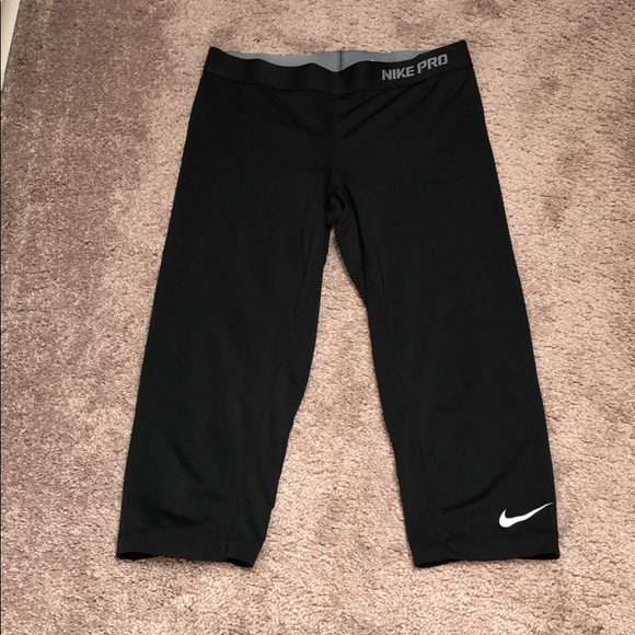 Nike Pants - Nike Athletic Capris Nike Pants - Nike Athletic Capris